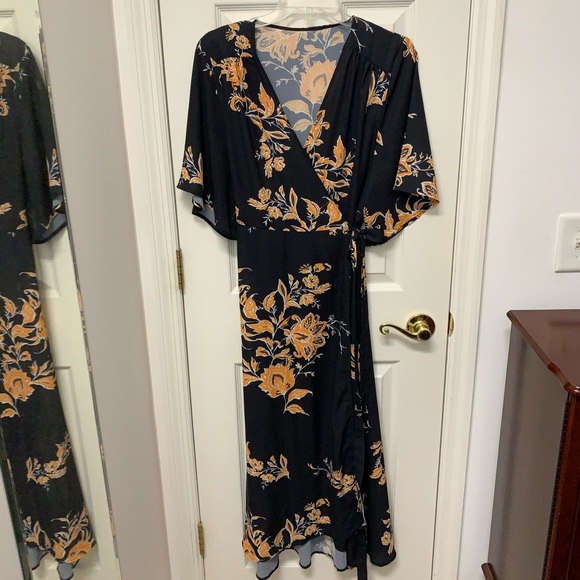 Dresses & Skirts - Vintage Wrap Midi Dress